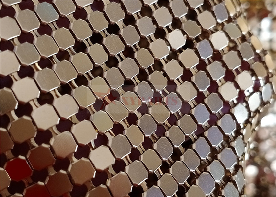 جنس آلومینیوم پارچه مش فلزی Sequin به عنوان پرده برای دکوراسیون فضای داخلی استفاده می شود